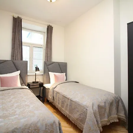 4 Bedroom With Sauna And 2 Bathroom *