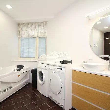 4 Bedroom With Sauna And 2 Bathroom דירה *