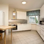 4 Bedroom With Sauna And 2 Bathroom Appartement