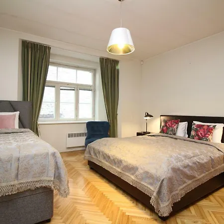 4 Bedroom With Sauna And 2 Bathroom Appartement