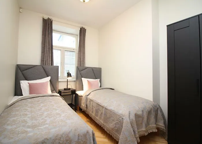 4 Bedroom With Sauna And 2 Bathroom *